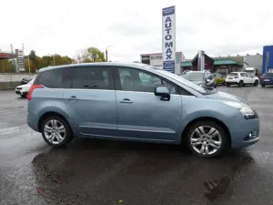 Peugeot 5008 Platinum  7 SITZER