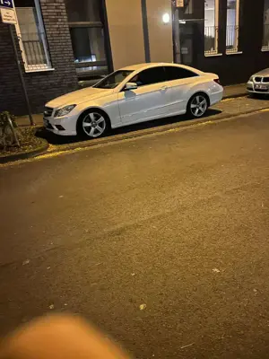 Mercedes-Benz E 200 CGI Coupe