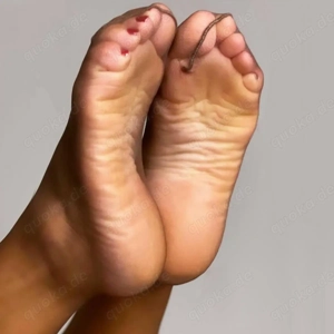 Suche Sie mit Faible für Nylonfüße