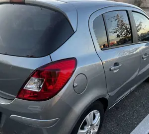 Opel Corsa 1.4 16V Automatik Satellite