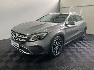 Mercedes-Benz GLA 250 *SHZ *LED-SW *19"