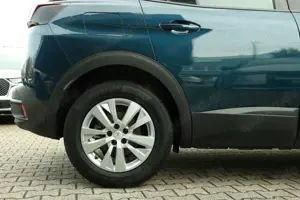 Peugeot 3008 1.2 PureTech 130 Active Pack Sitzh/ Klimaau./ PDC Bild 5