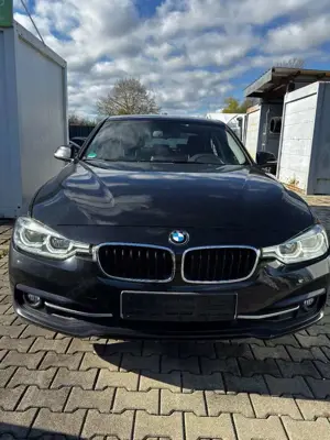 BMW 318 f30 LCI Sport Line*2HAND*LED*NAVI*SHZ*PDC*