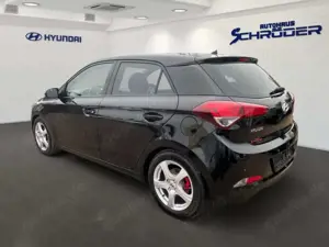 Hyundai i20 1.2 Trend Sitzheizung Klima Parksensoren Alu Tempo Bild 4