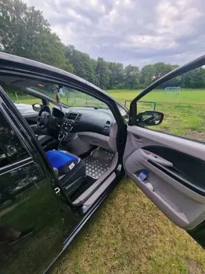 Mitsubishi Grandis 2.0 DI-D 7-Sitzer Intense Bild 4
