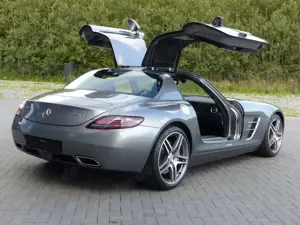 Mercedes-Benz SLS Coupe Bild 3