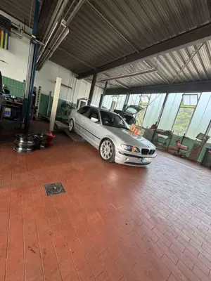 BMW 318 318i Edition Sport / 2 Jahre TÜV Bild 1