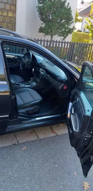 Mercedes-Benz C 220 Avantgarde Automatik Bild 2