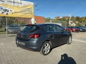 Opel Astra J Lim. 1.4 Turbo Cosmo Navi Klimaauto. PDC Bild 4