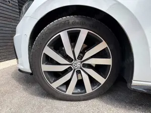Volkswagen Touran 2.0 TDI Highline, R-Line, Panorama, Navi, TÜV NEU Bild 5