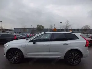 Volvo XC60 T6 R Design Plug-In AWD ACC Pano H.Up. 360° Bild 4