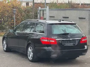 Mercedes-Benz E 200 T-Modell CGI BlueEfficiency Avantgarde Bild 3