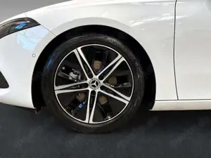 Mercedes-Benz A 200 d Limousine Progressive Kamera+LED+DAB+LRH Bild 4