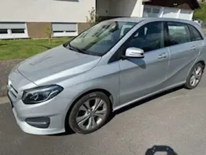 Mercedes-Benz B 200 Style  Teilleder  48000 km Bild 3