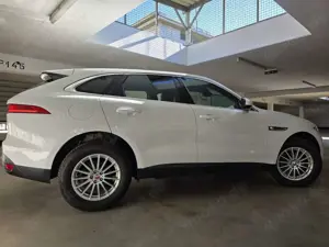 Jaguar F-Pace 25t AWD Prestige Bild 4