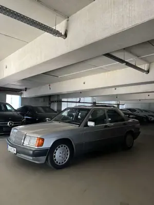 Mercedes-Benz 190 E 2.0