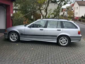BMW 320 320i touring