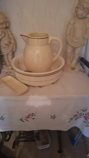 Alte waschschüssel mit krug  und Seitenschneider 