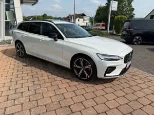 Volvo V60 Kombi Plus Dark Bild 5