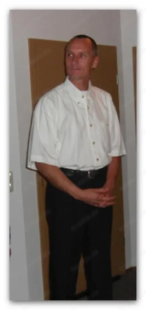 Suche ätere Sie,die gern Nylons trägt zw 50-72 Jahren