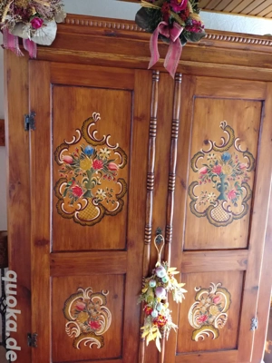 Bauernschrank handbemalt