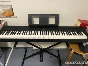 Yamaha P-45 Digitalpiano mit Pedal, Notenhalter & X-Ständer