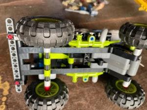 Lego Technik: Motorrad und Jeep, auch einzeln erhältlich - siehe Text