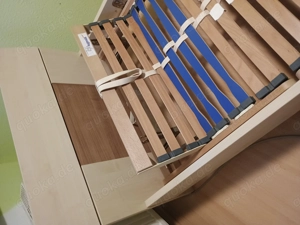 Einzelbett mit Lattenrost zu verkaufen