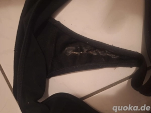   Getragener Tanga  , Größe S, mit Loch       