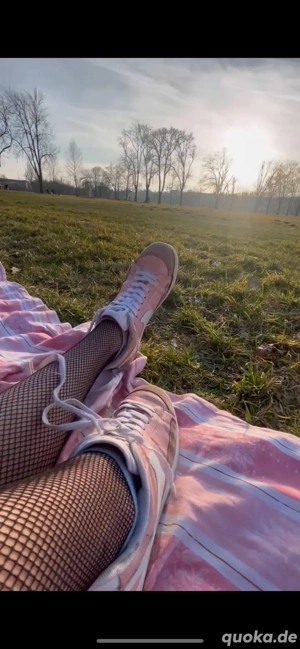 Rosa Nike Sneaker   getragen & mit Charakter   