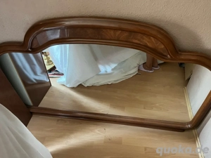 Esszimmer,Tisch (ausziehbar), 6 Stühlen, Vitrine, Sideboard mit Spiegel 