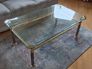 Couchtisch, Glas und. Messing; mit Gebrauchsspuren