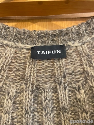 Braune Strickjacke von Taifun, Größe 44, Ersatzknopf Bild 2
