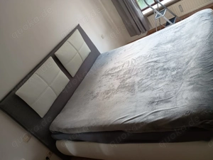 Boxspringbett mit Nachtkästchen zu verschenken! Bild 1
