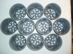 10 Blumentöpfe aus Kunststoff (verwendbar als Innentöpfe oder Pflanztöpfe) für 0,50 EUR