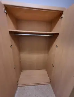 Kleiderschrank
