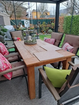 Teakholztisch