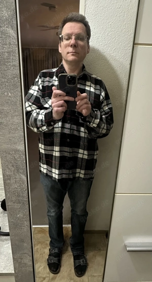 Nylonliebhaber u. Träger aus Berlin such Single Frau ab 45j die oft Nylons trägt beim Sex u. Alltag