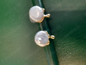 Goldene Ohrstecker neu mit barocker Süßwasserperle 