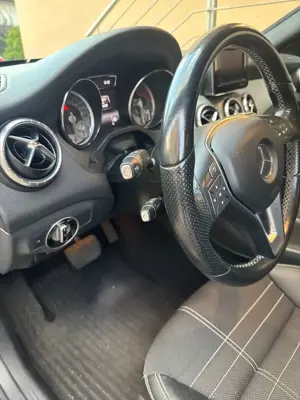 Mercedes-Benz CLA 220 CLA 220 (CDI) d 4Matic 7G-DCT Bild 2