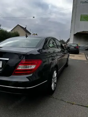 Mercedes-Benz C 220 CDI DPF Coupe (BlueEFFICIENCY) Bild 4