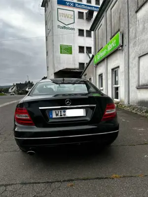 Mercedes-Benz C 220 CDI DPF Coupe (BlueEFFICIENCY) Bild 3