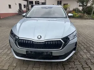 Skoda Octavia 1.5 TSI mHEV 110 kW Selection,AHK,SHZ,RFK,ACC