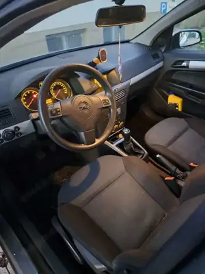 Opel Astra 1.2 Bild 4