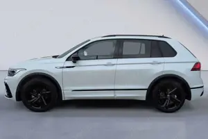 Volkswagen Tiguan 2.0 TDI DSG R-Line KAMERA+HEAD-UP Bild 2