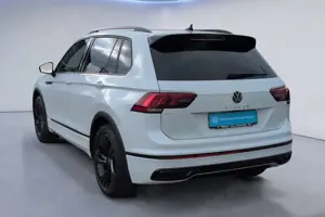 Volkswagen Tiguan 2.0 TDI DSG R-Line KAMERA+HEAD-UP Bild 3