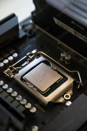 Z390 Aorus Elite + i7 9700K + 32GB Corsair DDR4-3200 (OVP) Bild 3