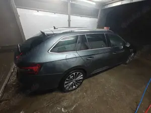 Skoda Superb Combi 2.0 TDI DSG LK Bild 2