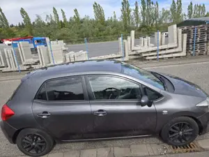 Toyota Auris 2.2 D-4D D-CAT Bild 2