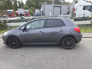 Toyota Auris 2.2 D-4D D-CAT Bild 3